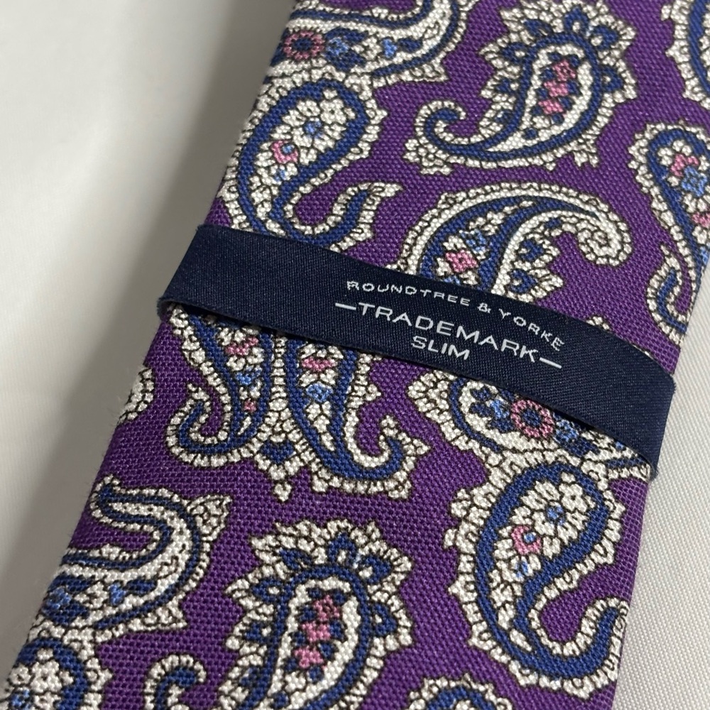 NEW-Roundtree & Yorke Purple and Blue Paisley Slim Tie - Picture 4 of 5